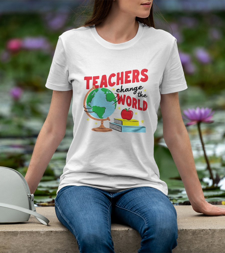 Teachers Change The World Globe Book Apple T-Shirt
