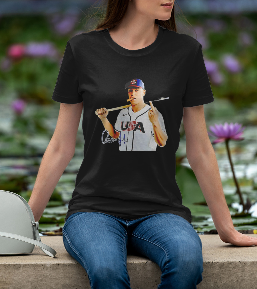 Aaron Judge USA World Baseball Smoking Middle Finger Gesture Iconic Sports Symbolism T-Shirt