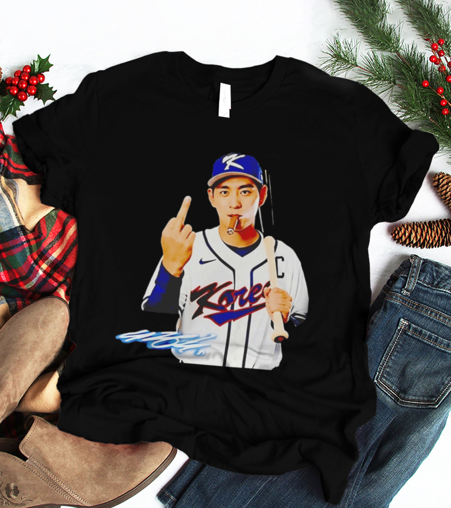 Korea World Baseball Jung Hoo Lee Smoking Cigar Middle Finger T-Shirt