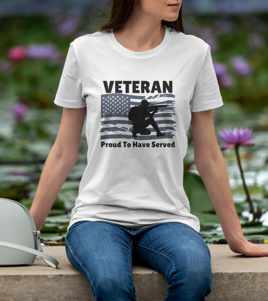 Veteran Proud To Have Served American Flag And Soldier Kneeling T-Shirt