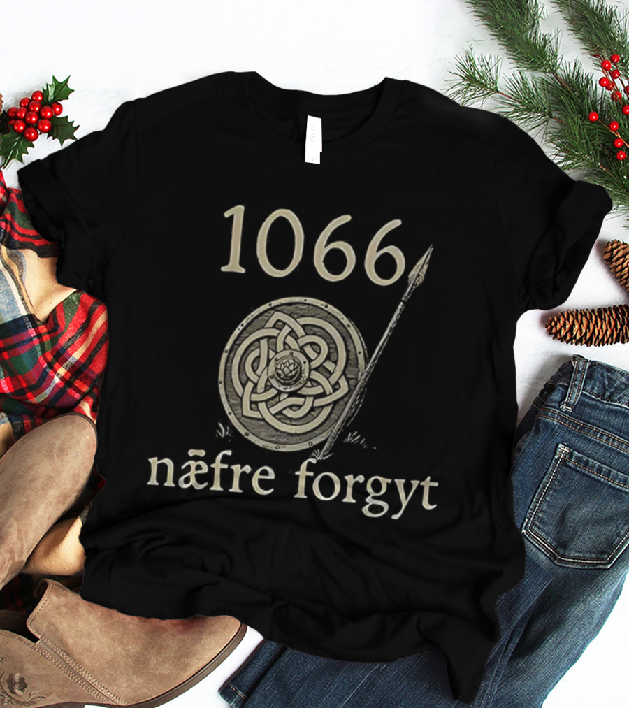 1066 Næfre Forgyt Never Forget Viking England History Shield And Spear T-Shirt