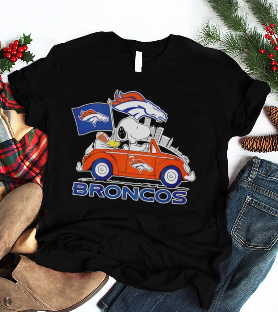 Denver Broncos Snoopy Woodstock Driving Car NFL Peanuts Crossover T-Shirt