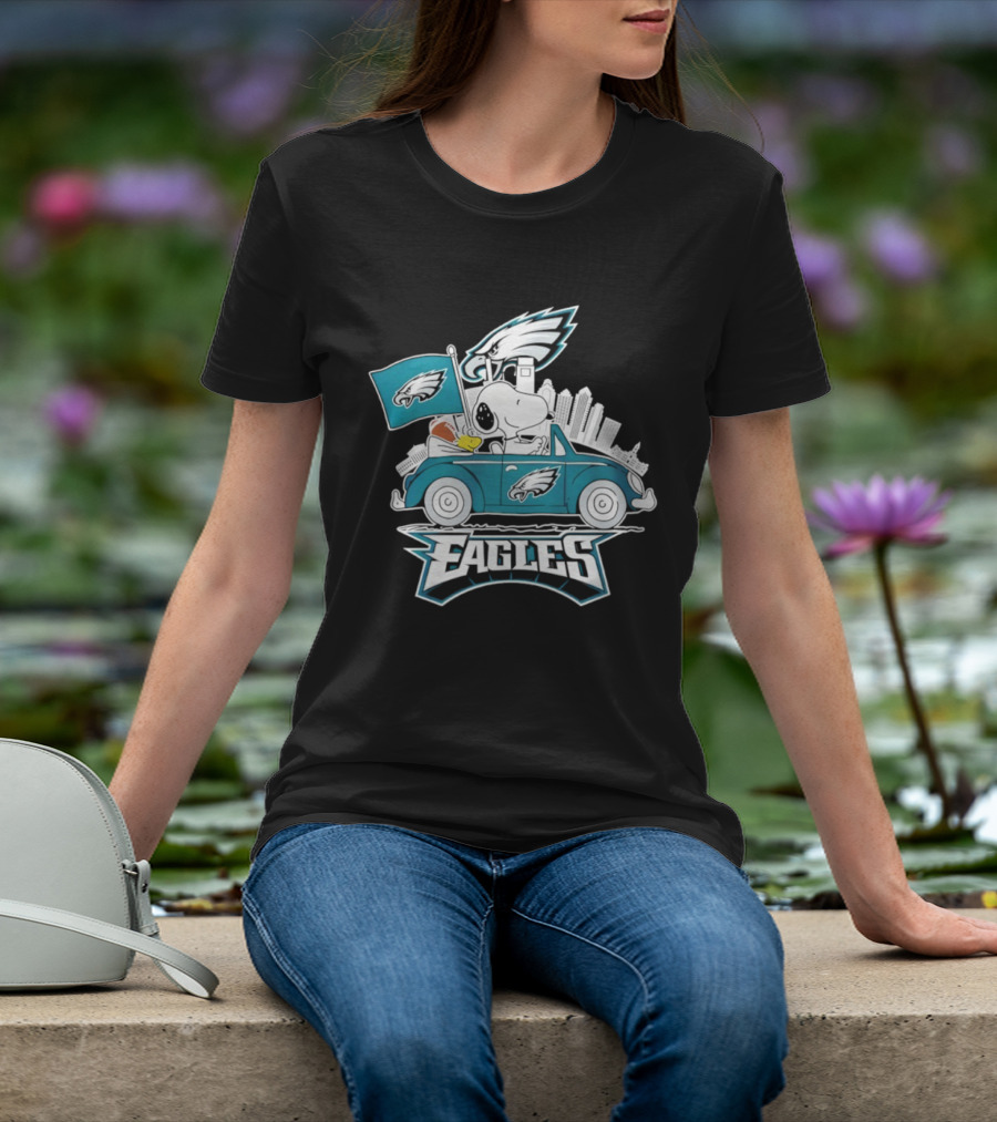 Philadelphia Eagles Snoopy Woodstock Driving Car Football Logo Fan Art T-Shirt