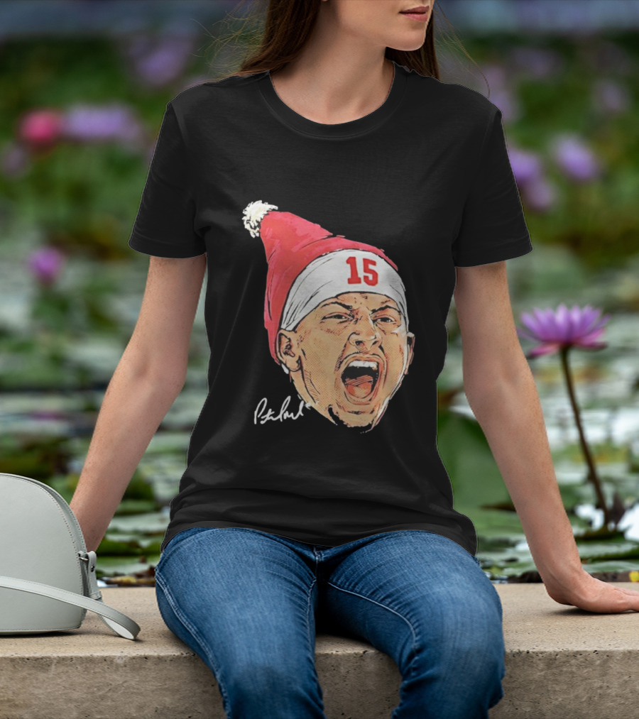 Patrick Mahomes Santa Hat Kansas City Chiefs Merry Christmas Signature 15 T-Shirt