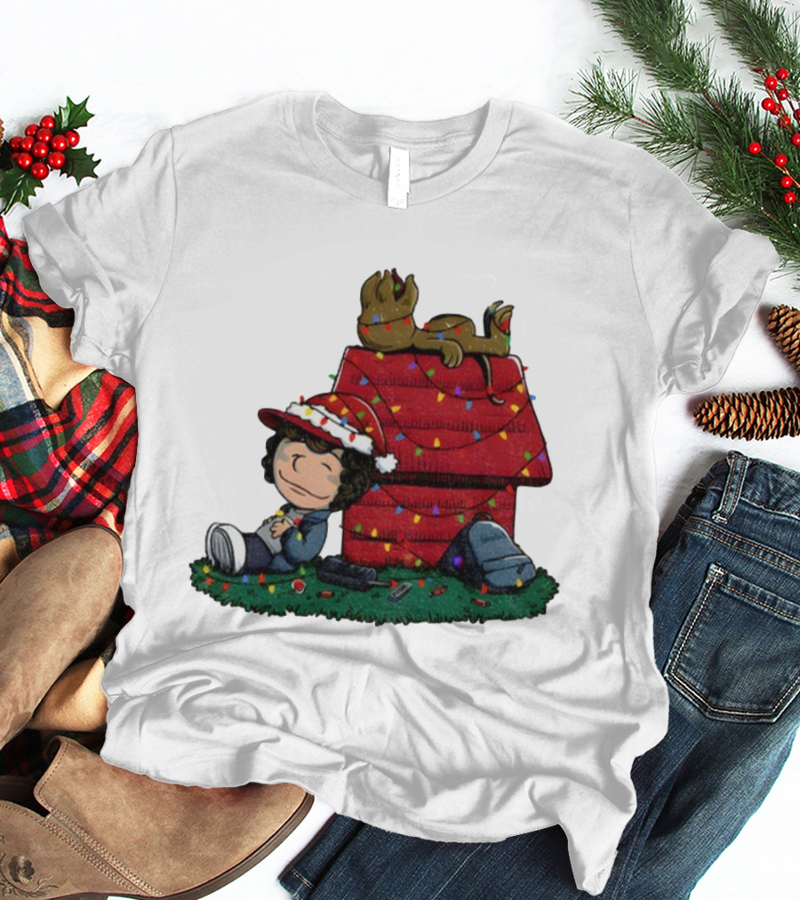 Peanuts Stranger Things Dustin Christmas Snoopy Doghouse Holiday Scene T-Shirt