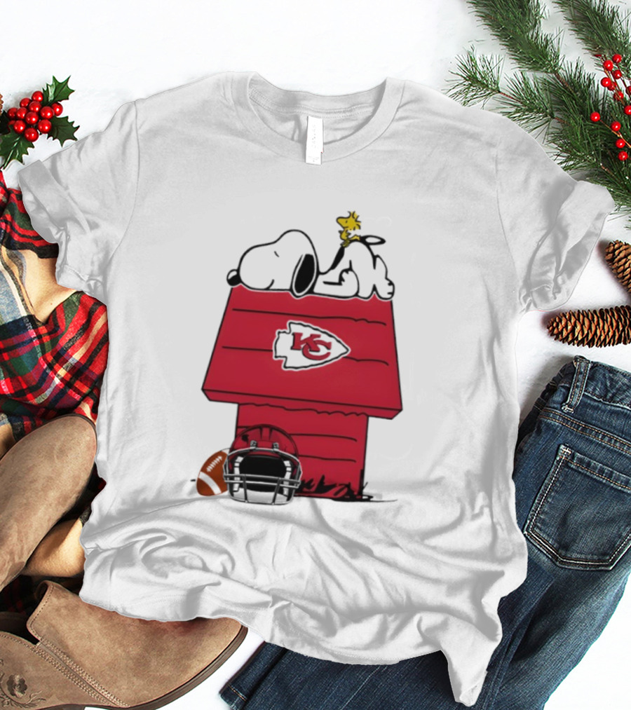Kansas City Chiefs Snoopy Peanuts Football KC Logo Woodstock Doghouse T-Shirt
