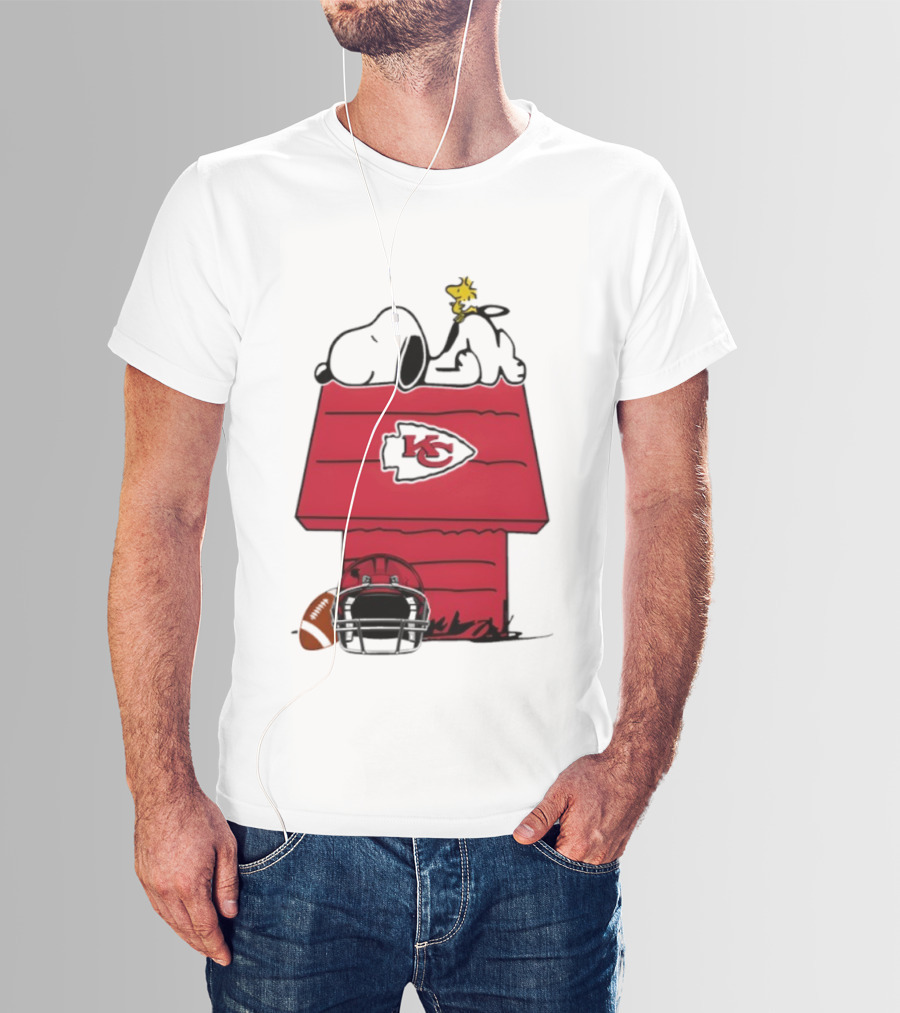 Kansas City Chiefs Snoopy Peanuts Football KC Logo Woodstock Doghouse T-Shirt