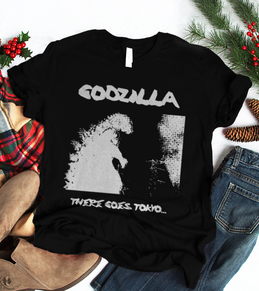 Godzilla There Goes Tokyo Retro Style Vintage Design T-Shirt