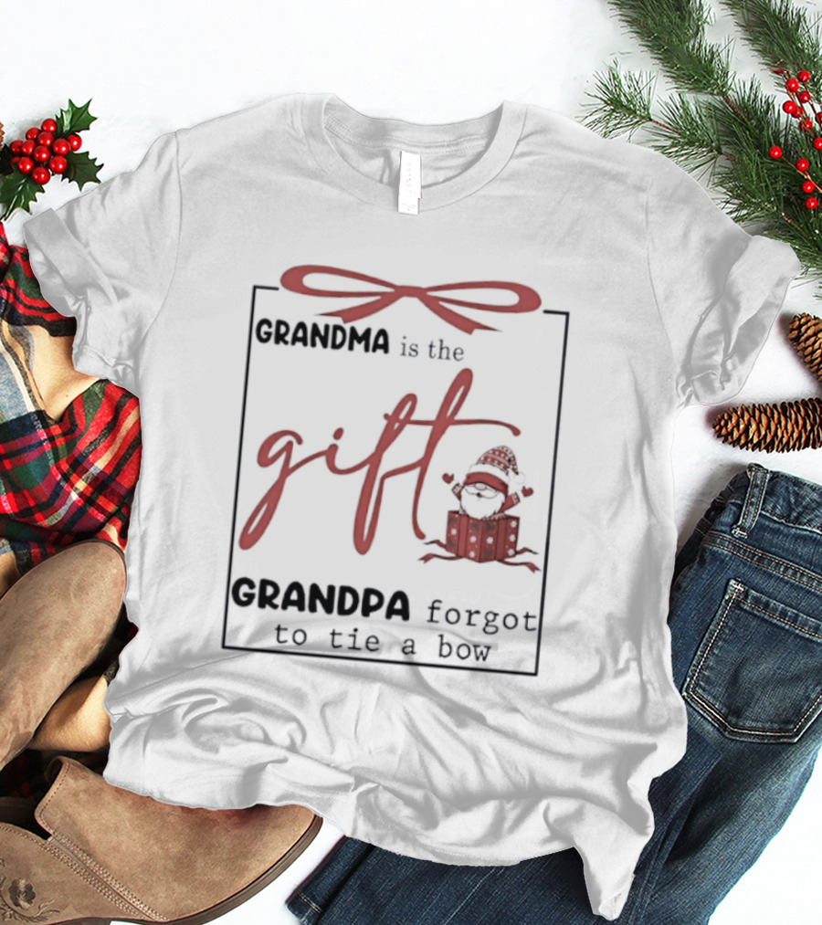 Gnome Grandma Is The Gift Grandpa Forgot To Tie A Bow T-Shirt