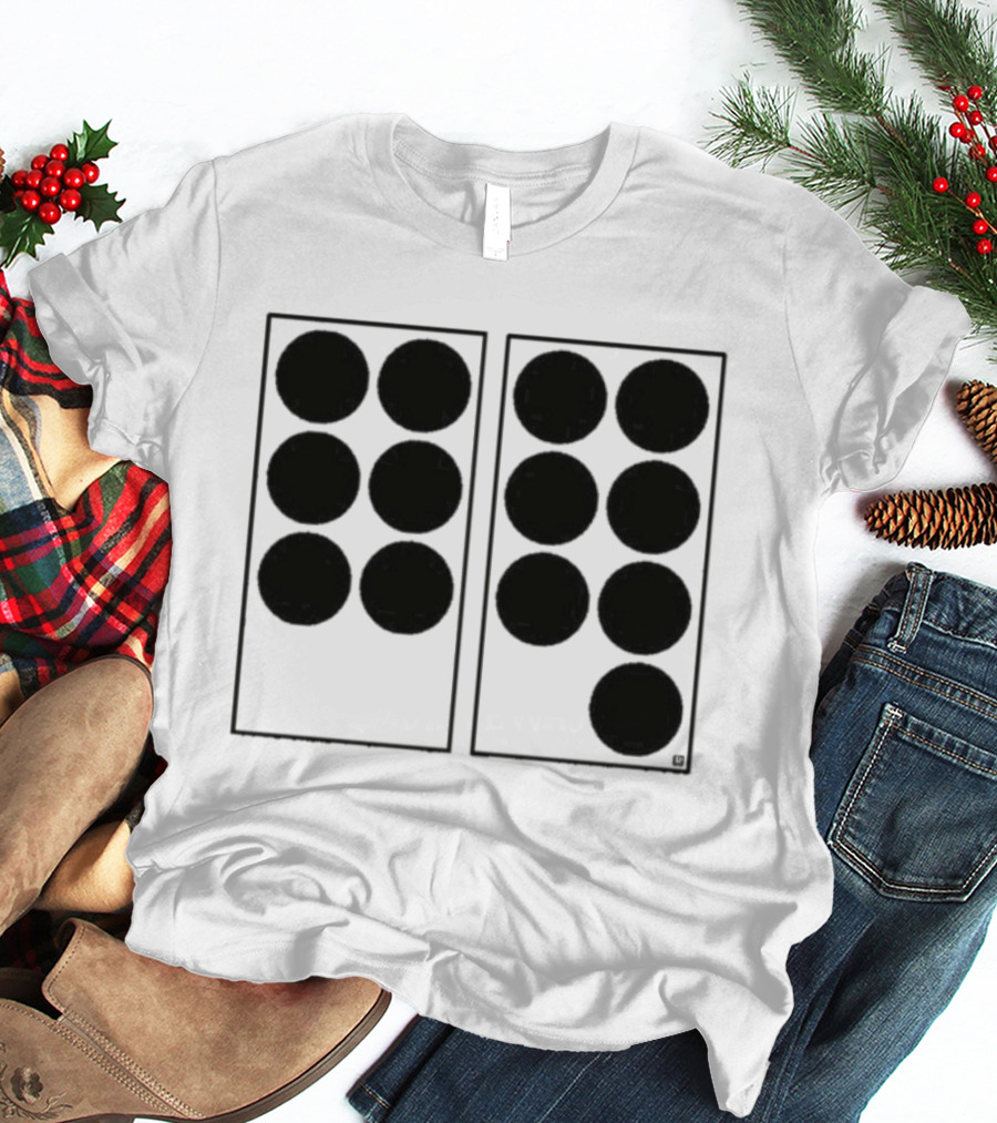 Six Seven Dots Circle Grid Pattern Retro Aesthetic T-Shirt