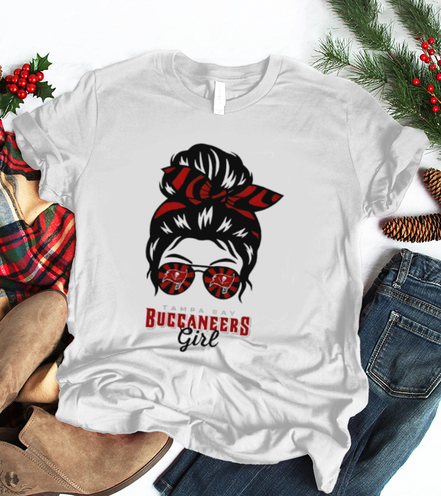 Tampa Bay Buccaneers Girl Messy Bun Glasses Bow And Sunglasses Fan T-Shirt
