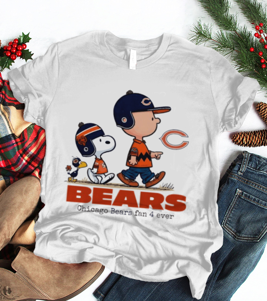 Chicago Bears Fan 4 Ever Snoopy Vs Charlie Brown T-Shirt