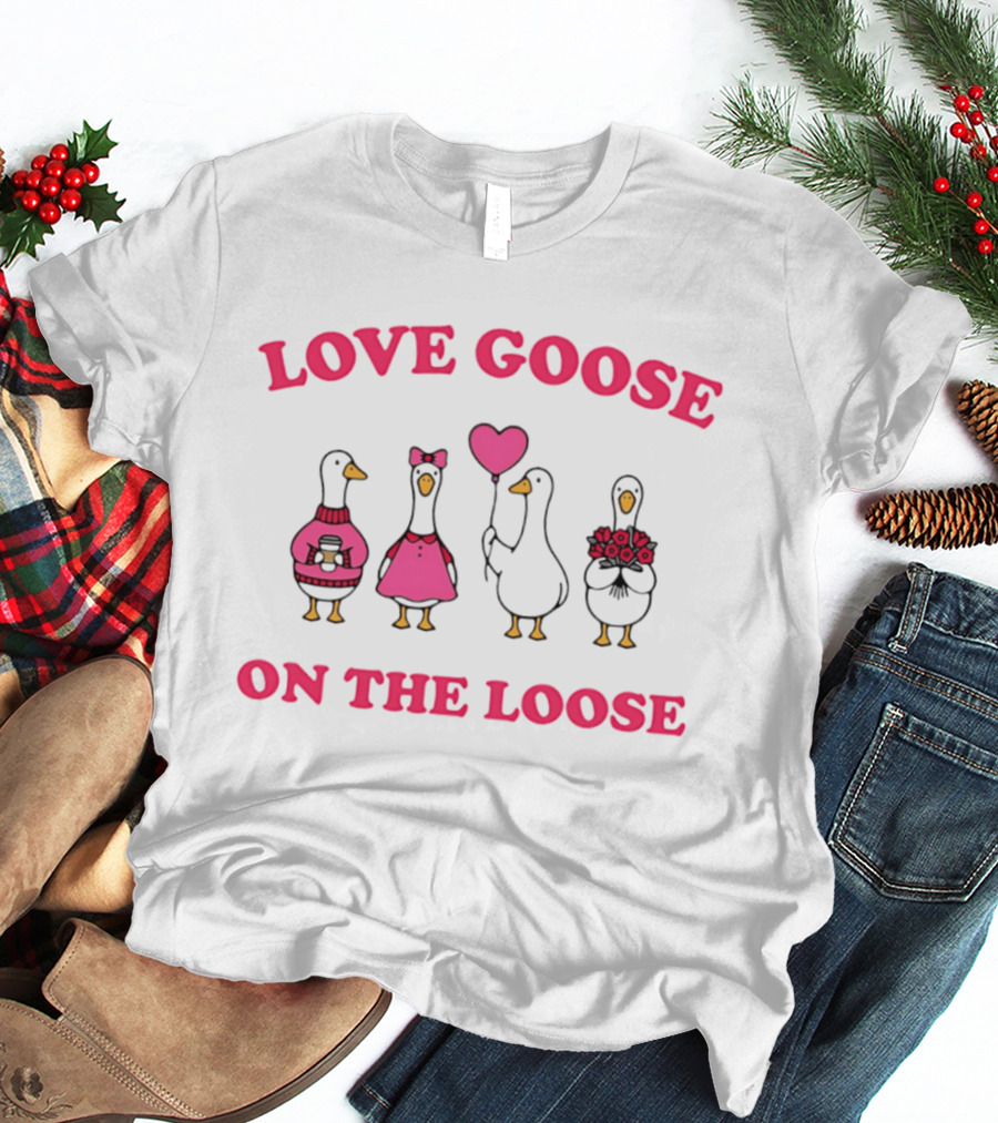 Love Goose On The Loose Valentine Heart Bouquet Bows T-Shirt