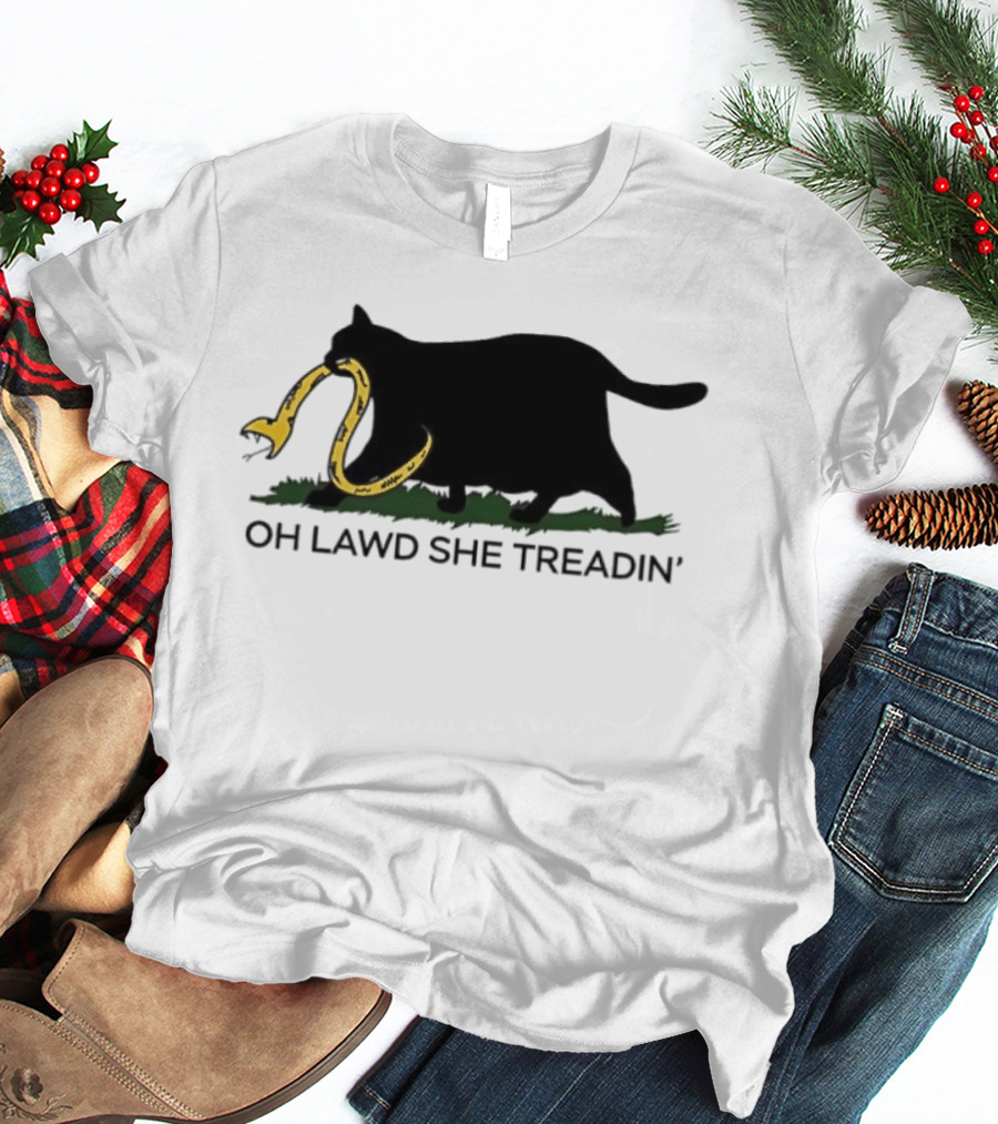 Oh Lawd She Treadin' Black Cat With Snake In Mouth T-Shirt