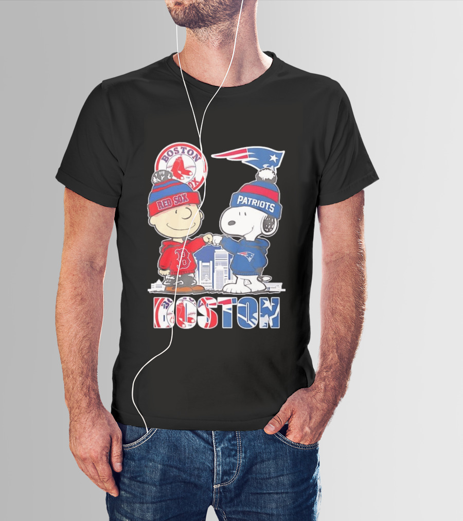 Boston Red Sox And New England Patriots Charlie Brown Snoopy Skyline T-Shirt