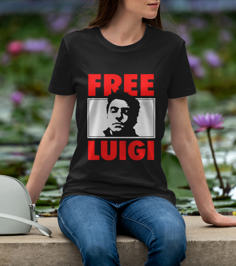 Free Luigi Mangione Shot Face Red T-Shirt