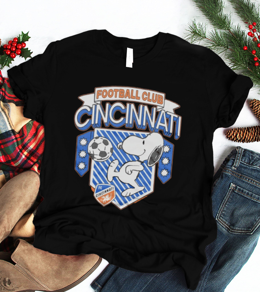 Peanuts Snoopy Kicking Soccer Ball Football Club Cincinnati FC T-Shirt