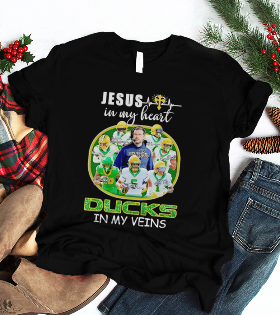 Jesus In My Heart Oregon Ducks In My Veins Football Players Signatures T-Shirt