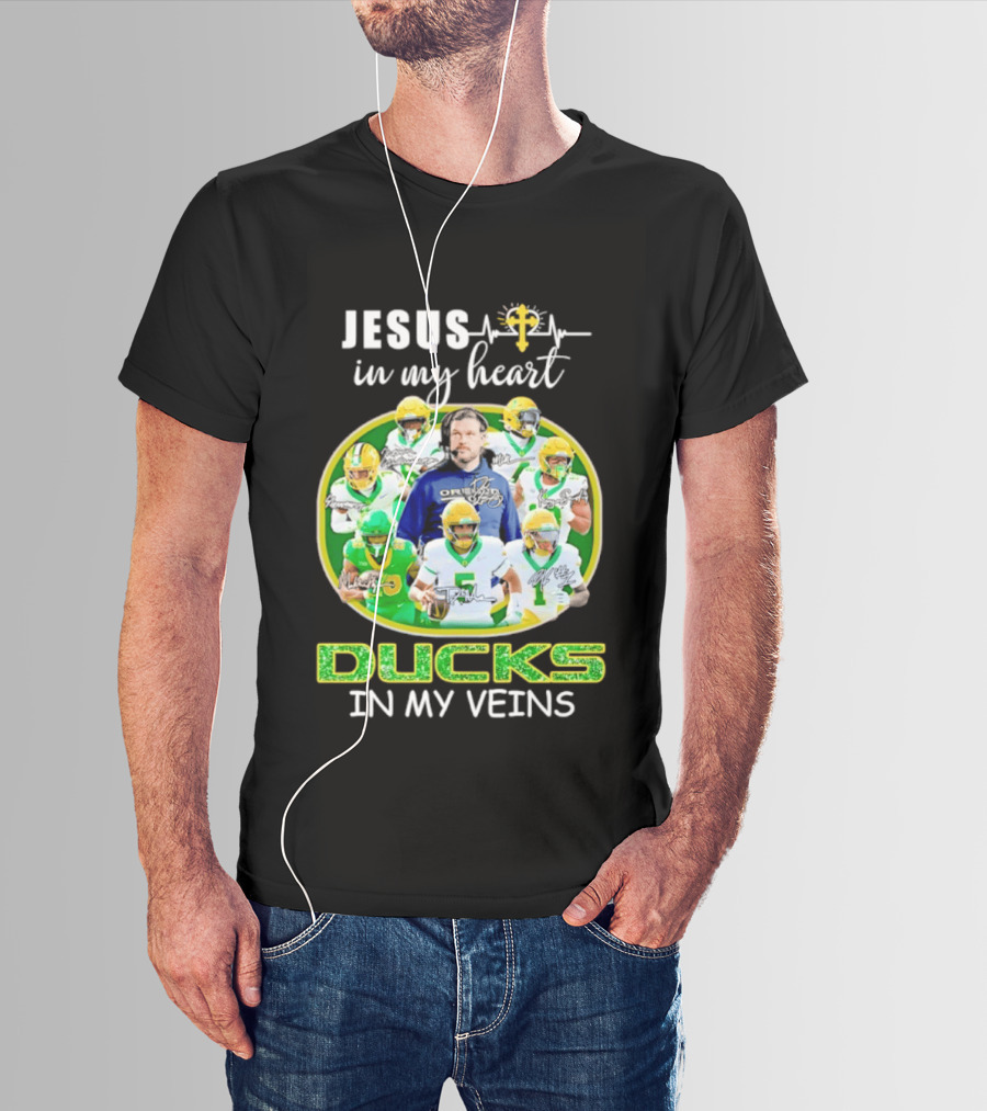 Jesus In My Heart Oregon Ducks In My Veins Football Players Signatures T-Shirt