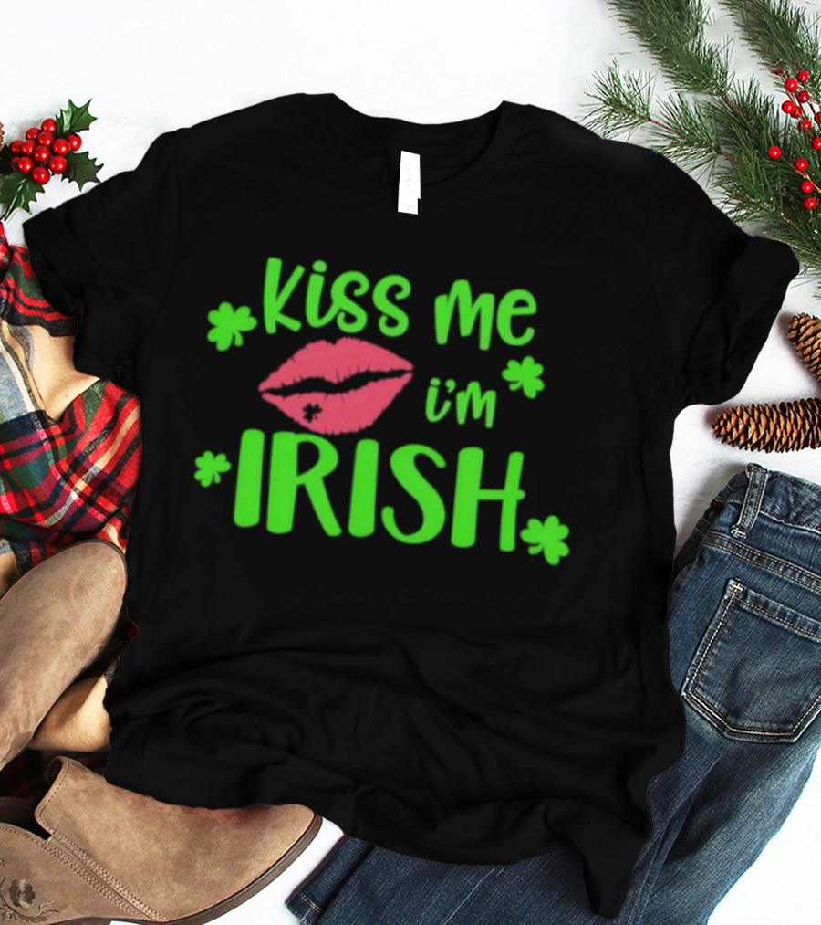 Kiss Me I'm Irish Shamrock Lips St Patrick's Day T-Shirt