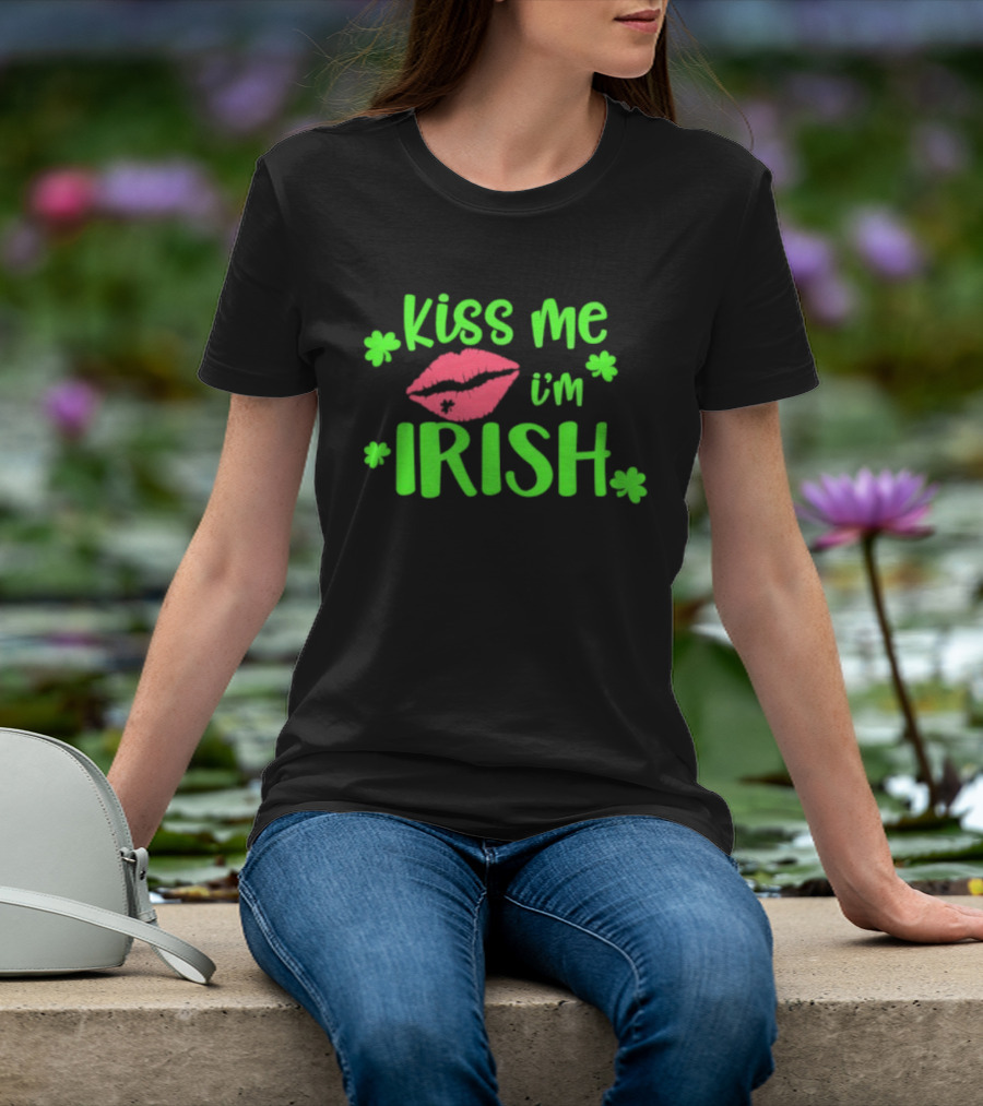 Kiss Me I'm Irish Shamrock Lips St Patrick's Day T-Shirt