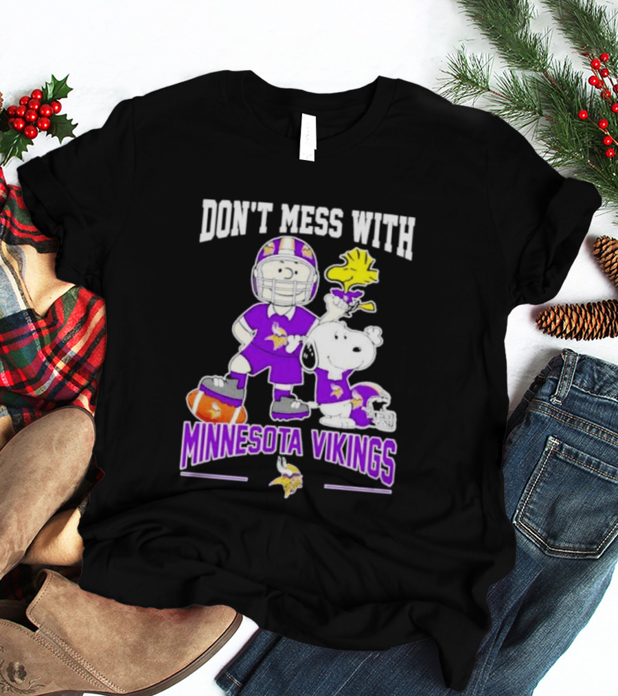 Don't Mess With Minnesota Vikings Charlie Brown Snoopy T-Shirt