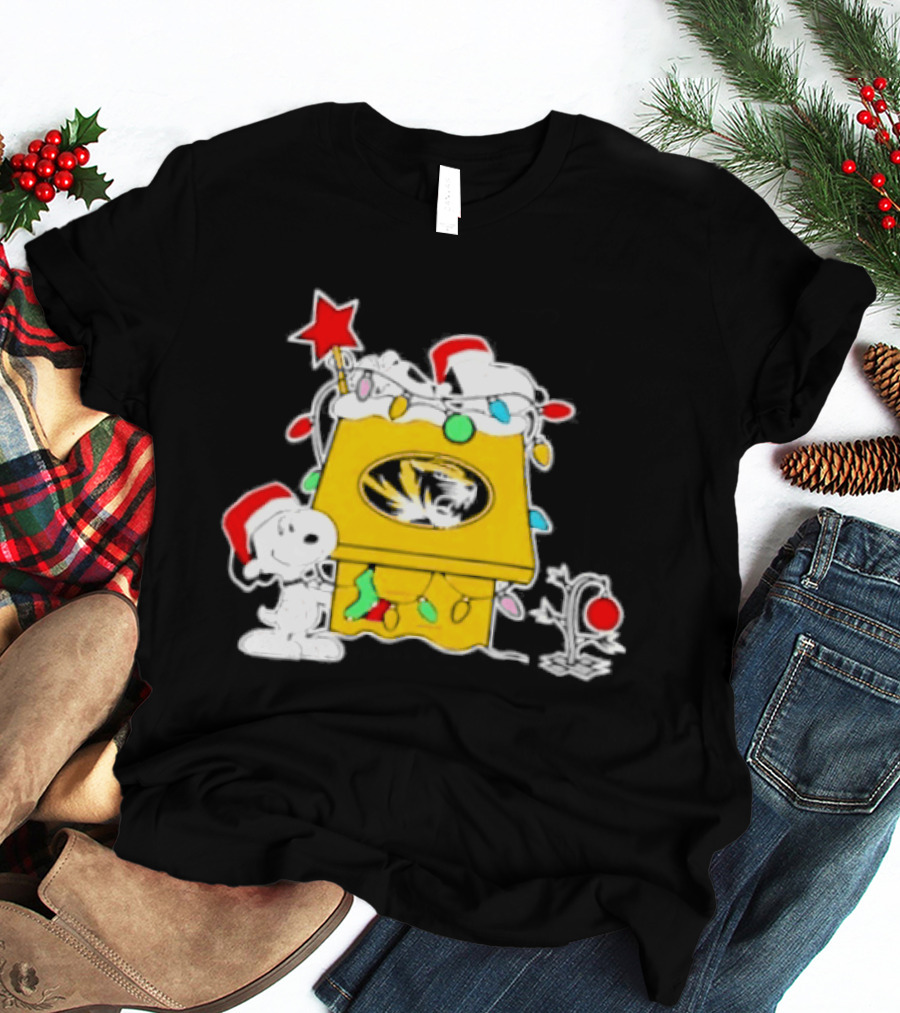 Snoopy Missouri Tigers Christmas Holiday 2025 Peanuts Festive Celebration T-Shirt