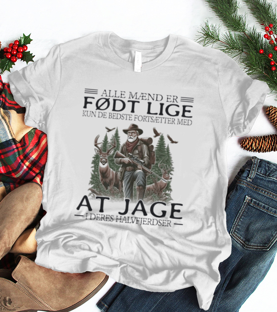 Alle Mænd Er Født Lige Kun De Bedste Fortsætter Med At Jage I Deres Halvfjerdser T-Shirt