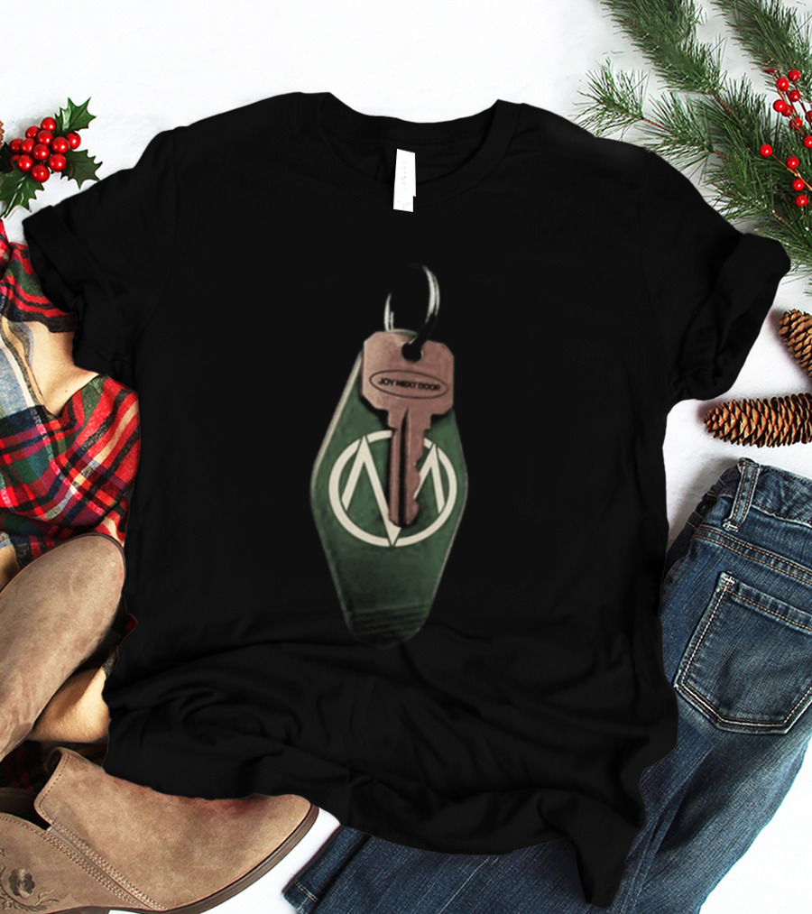 The Maine Joy Next Door Key Motel Tag M T-Shirt
