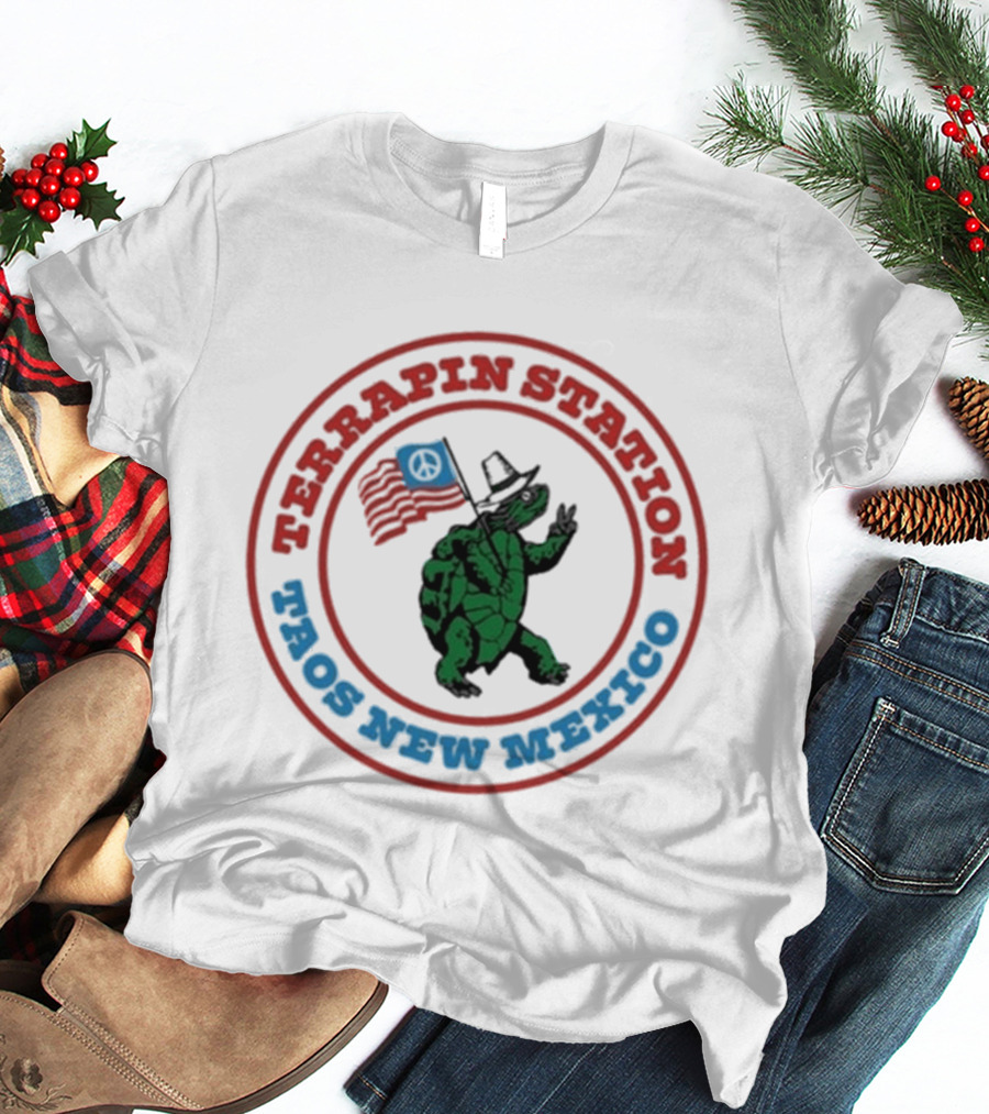 Terrapin Station Taos New Mexico Turtle With Hat And Flag T-Shirt