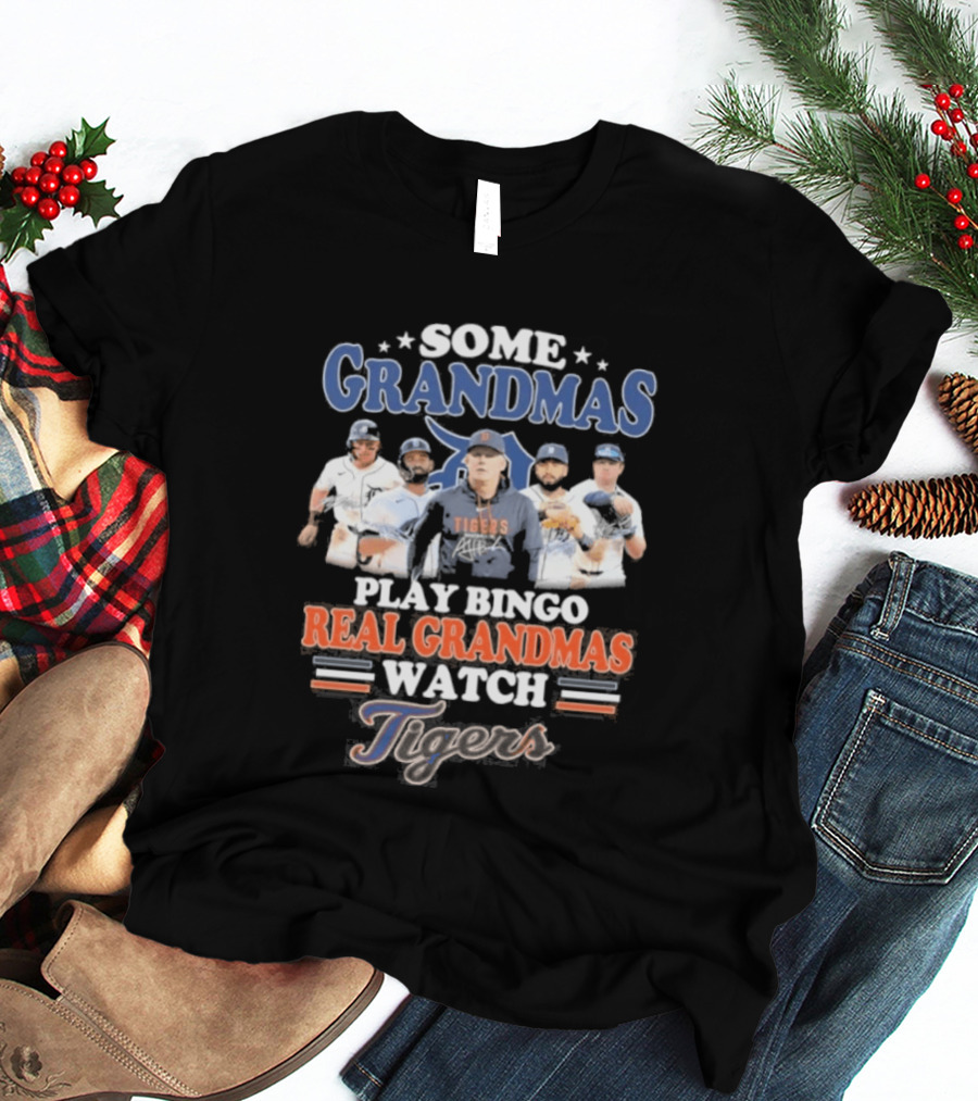 Some Grandmas Play Bingo Real Grandmas Detroit Tigers T-Shirt