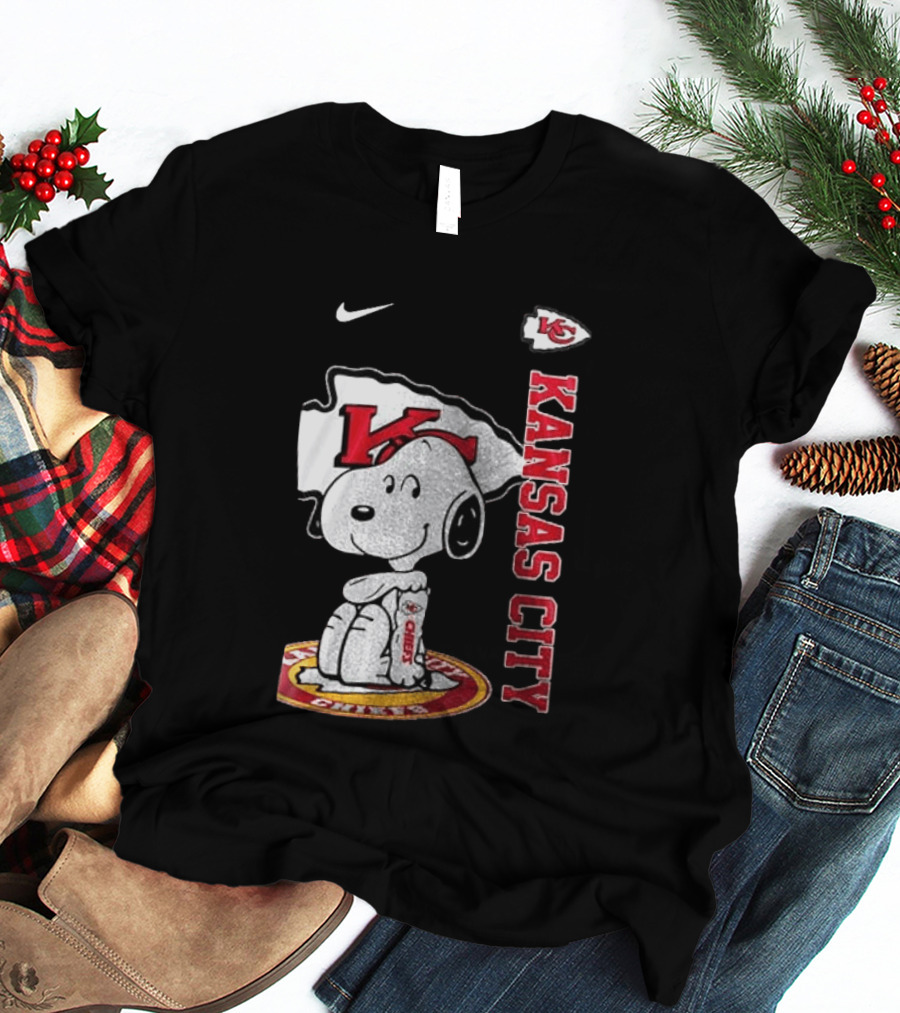 Kansas City Chiefs Snoopy Yes I'm Old Thank You For The Memories T-Shirt