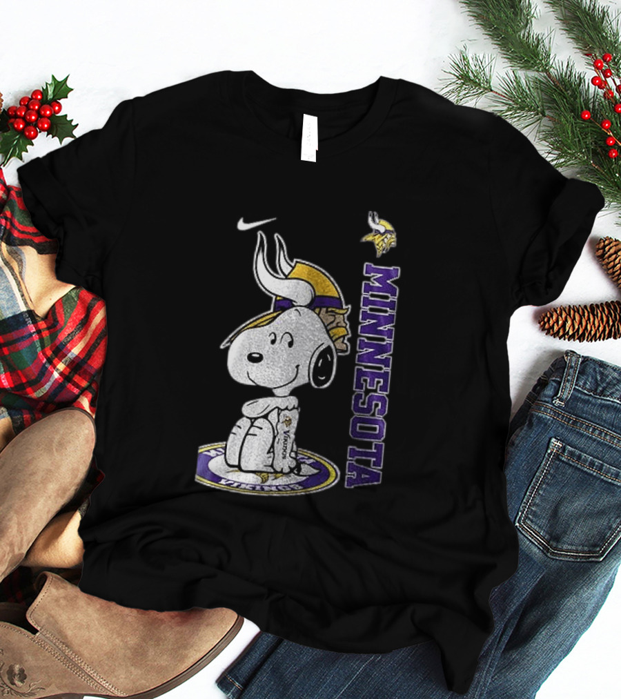 Minnesota Vikings Peanuts Snoopy Thank You For The Memories T-Shirt