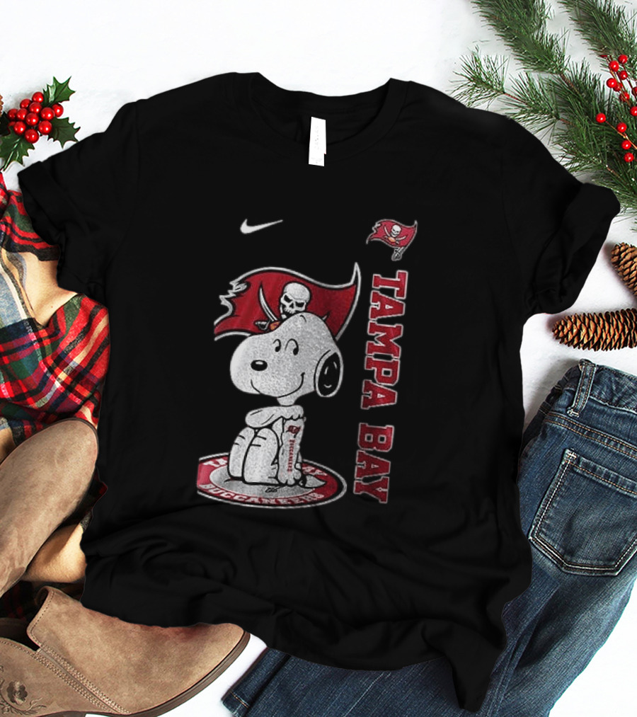 Tampa Bay Buccaneers Snoopy Football Memories Peanuts Collaboration T-Shirt