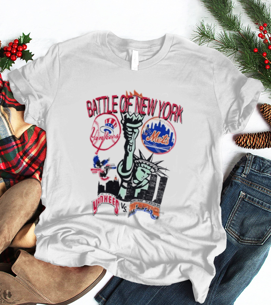 Yankees Mets Battle Of New York Statue Of Liberty T-Shirt