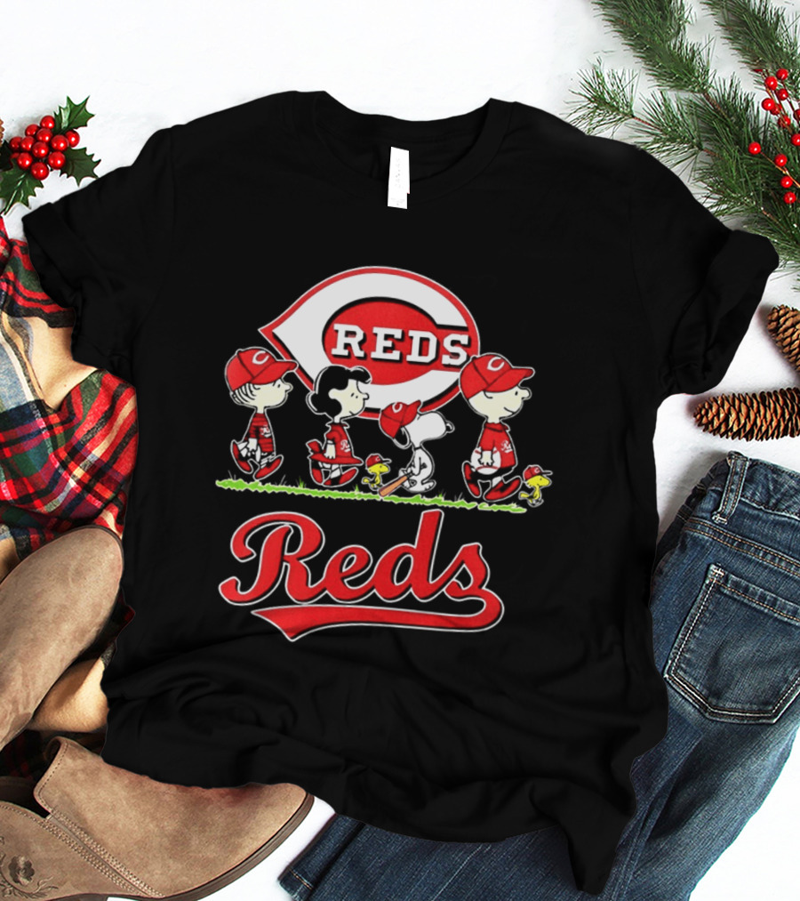 Snoopy Charlie Brown Linus Lucy Cincinnati Reds Baseball T-Shirt