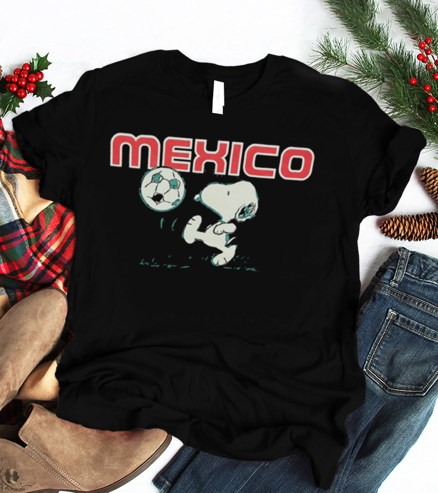 Mexico Snoopy Soccer Player Peanuts Football T-Shirt