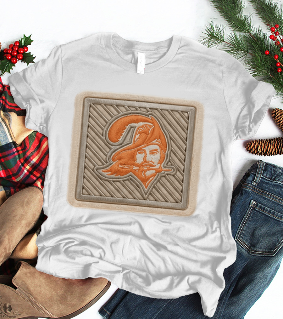 TB Buccaneers 2026 Training Camp Hat Retro Pirate Patch T-Shirt