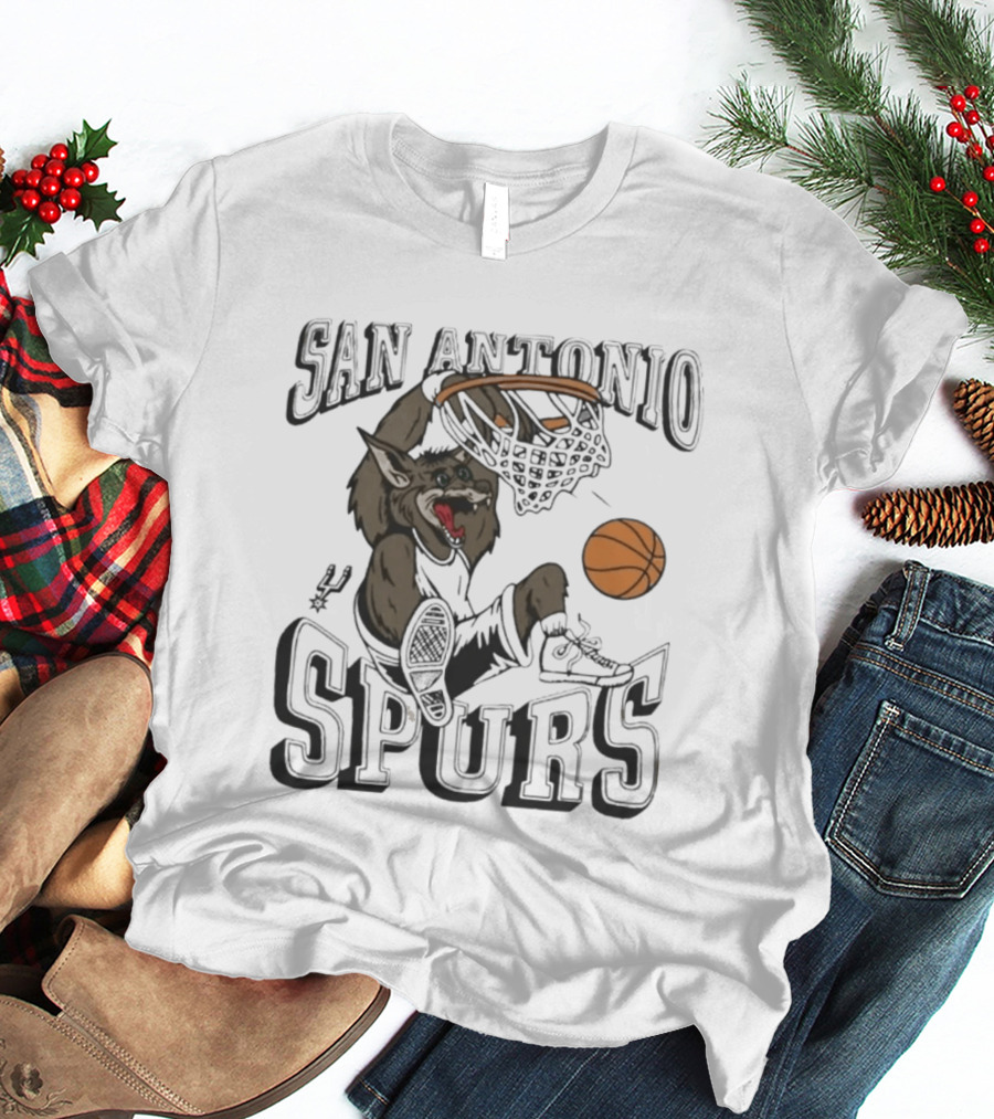San Antonio Spurs Basketball Dunking T-Shirt