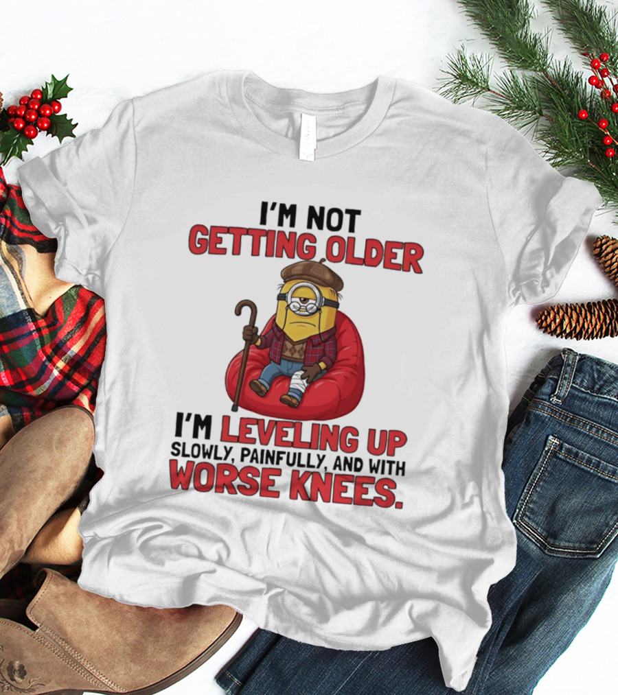I'm Not Getting Older I'm Leveling Up Slowly Painfully And With Worse Knees Minions T-Shirt