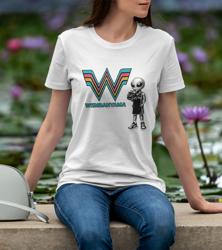 San Antonio Spurs Wembanyama Alien Drinking Spurs T-Shirt