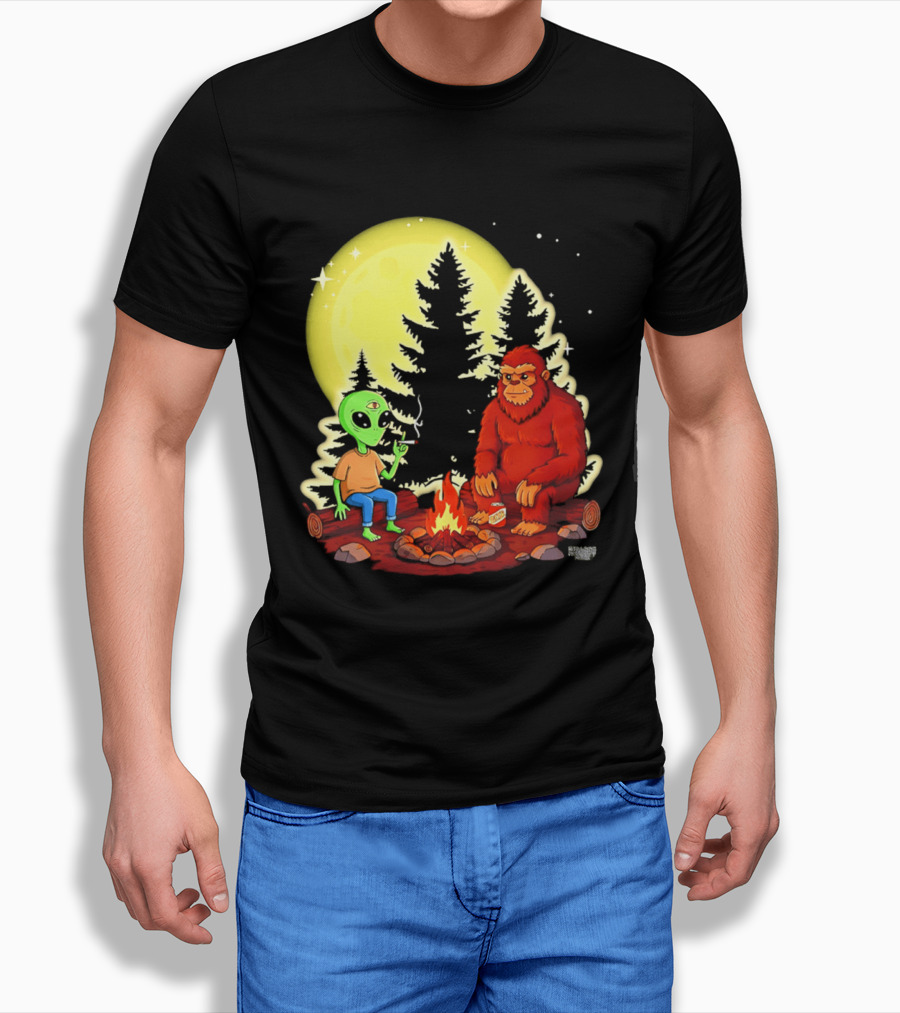 Bigfoot And Alien Campfire Night Under Full Moon T-Shirt