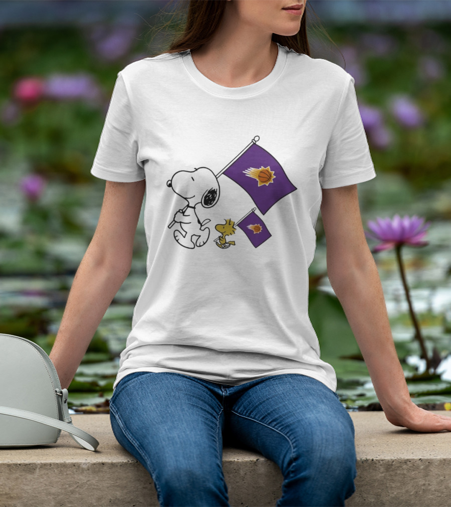Phoenix Suns Snoopy Woodstock Holding Basketball Flag T-Shirt