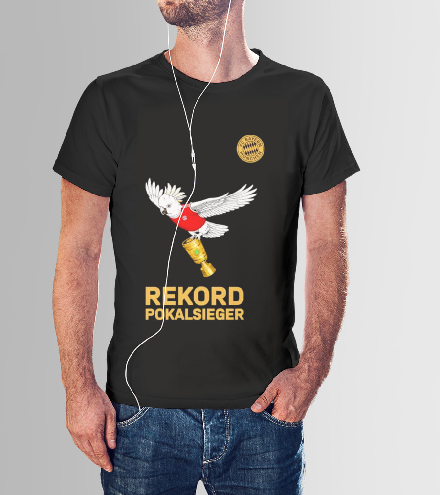 FC Bayern Munchen Rekord Pokalsieger Cockatoo With Trophy T-Shirt