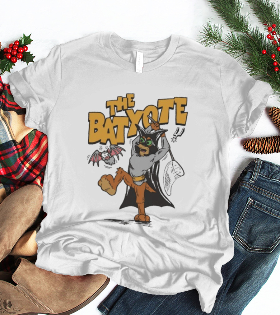 San Antonio Spurs The Batyote Character With Cape And Bat T-Shirt