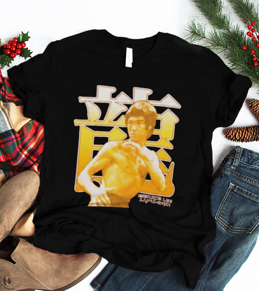 Bruce Lee Iconic Martial Arts Pose Chinese Characters T-Shirt