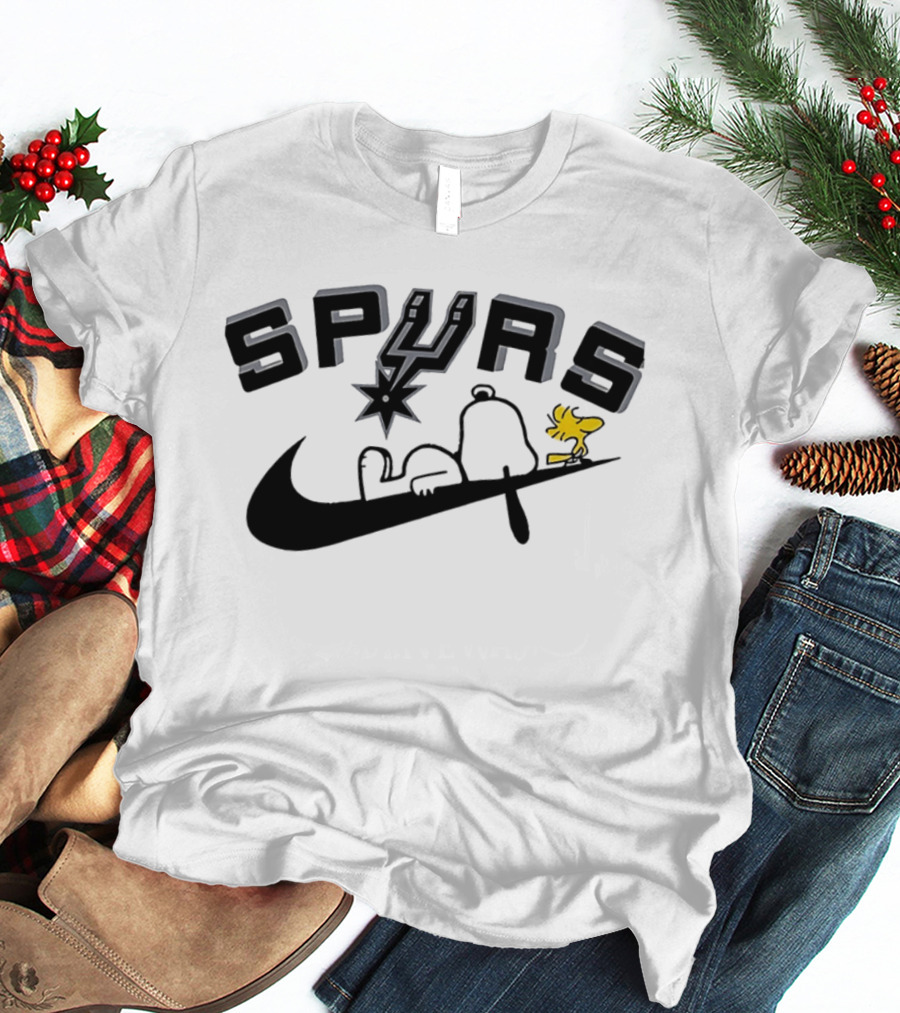 Snoopy Woodstock San Antonio Spurs Nike Logo Collaboration T-Shirt