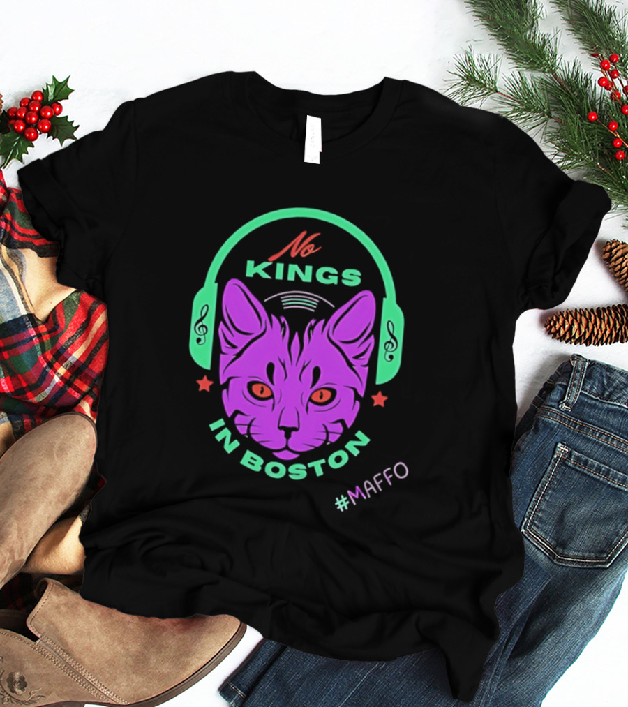 No Kings In Boston Cat With Headphones #Maffo T-Shirt