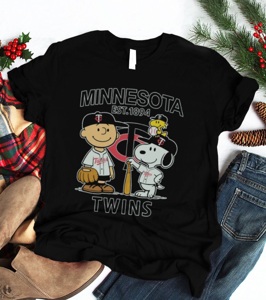 Minnesota Twins Est 1894 Snoopy Peanuts Baseball Charlie Brown Woodstock T-Shirt