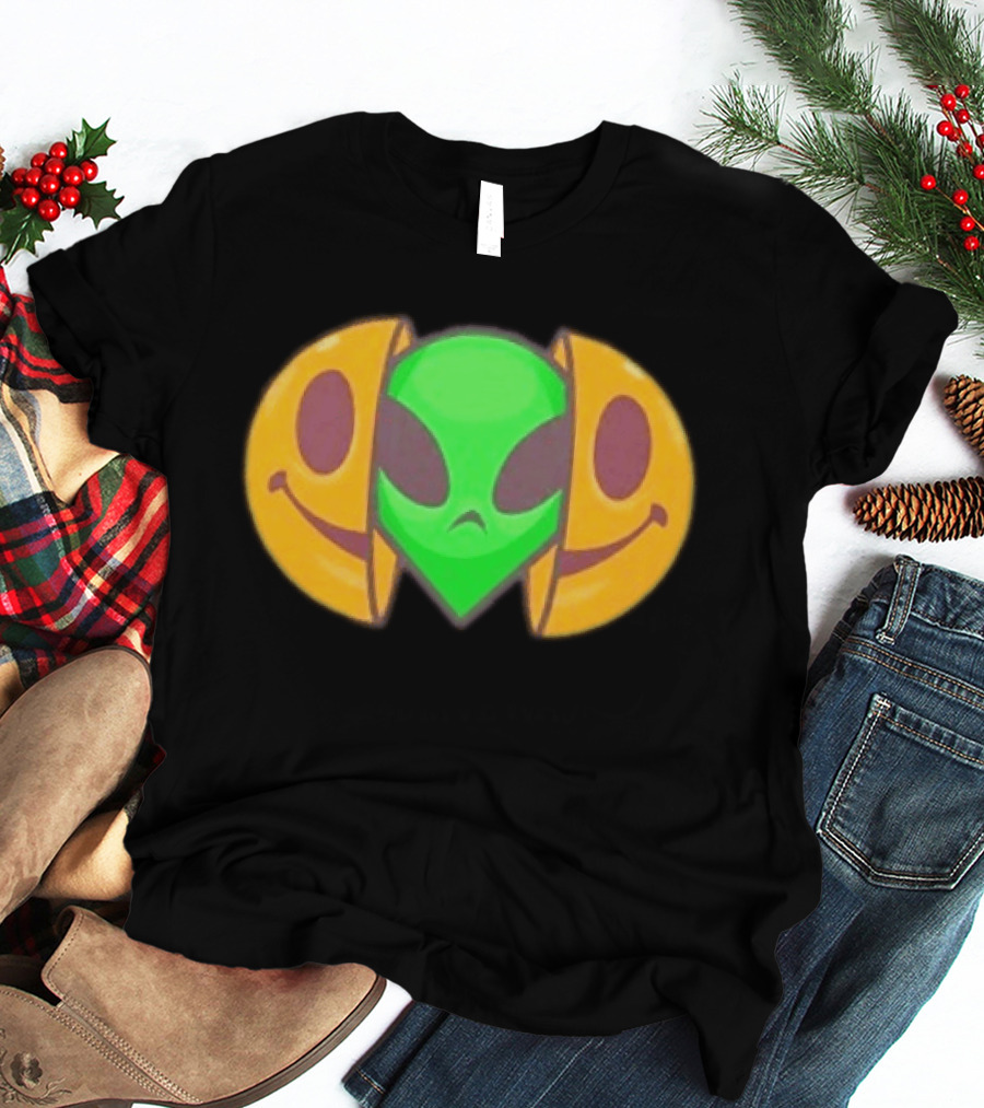 Grounded 2 Willow Alien In Halloween Jack O' Lantern Mask T-Shirt